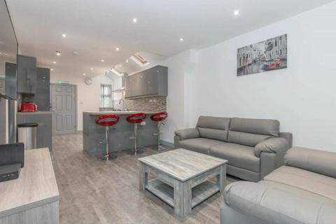 7 bedroom house to rent, Schuster Road, Manchester M14