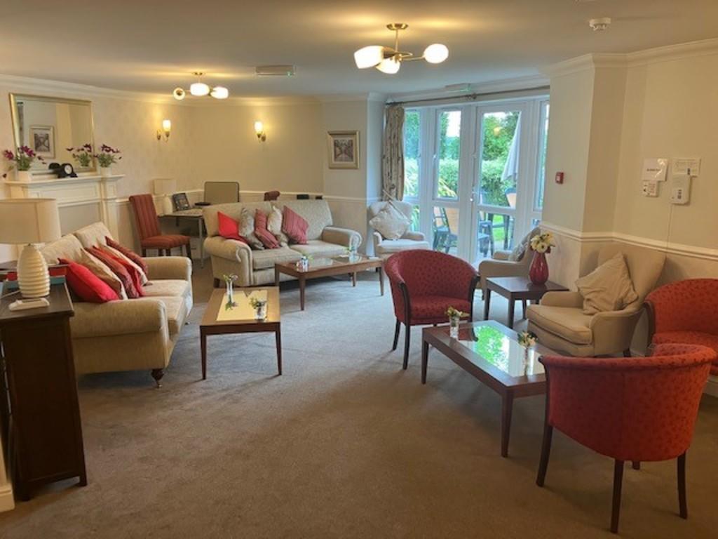 Communal lounge image 2