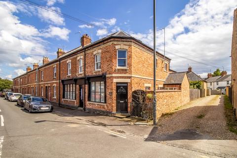 4 bedroom end of terrace house for sale, Queen Street, Cirencester, Gloucestershire, GL7