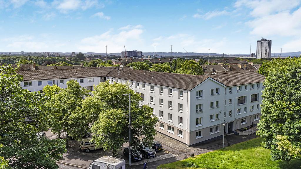 Broomhill Drive, Glasgow G11 3 bed flat for sale £160,000