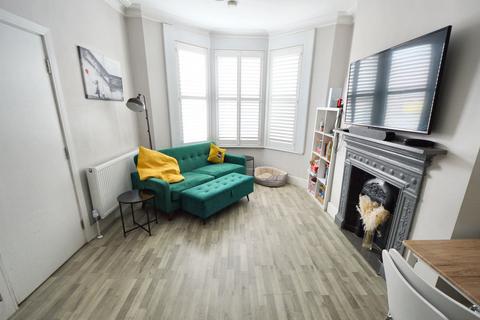 2 bedroom flat for sale, Beach Road, Southend-On-Sea, SS1