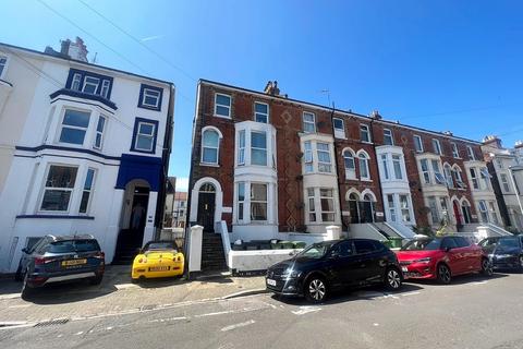 2 bedroom flat to rent, Elphinstone Road, Southsea