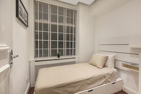 1 bedroom flat to rent, Queens Court, Queensway W2