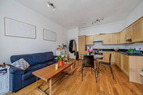 2 bedroom flat to rent, Haselrigge Road, Clapham North, London, SW4