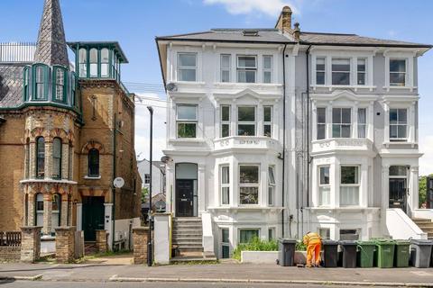 2 bedroom flat to rent, Haselrigge Road, Clapham North, London, SW4