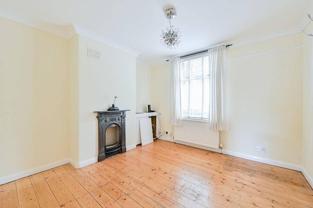 Ealing Road, Brentford, TW8 3 bed semidetached house to rent £2,575
