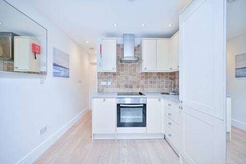 Studio to rent, Clovelly Road, Chiswick, London, W4