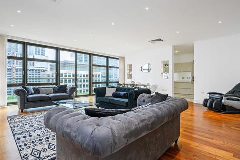 3 bedroom flat for sale, Discovery Dock Apartments West, 2 South Quay Square, London