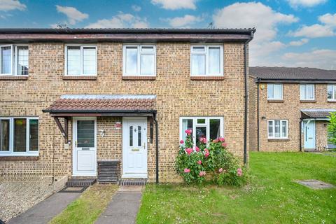 3 bedroom semi-detached house to rent, Hodgson Gardens, Guildford, GU4