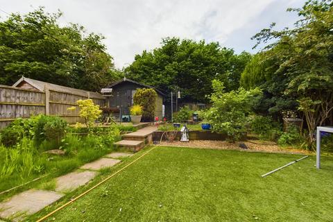 16 Milverton Drive, Uttoxeter, ST14 7RE
