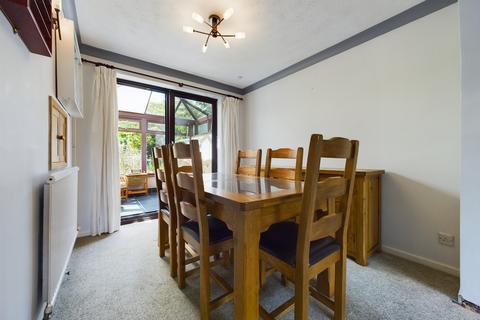 16 Milverton Drive, Uttoxeter, ST14 7RE