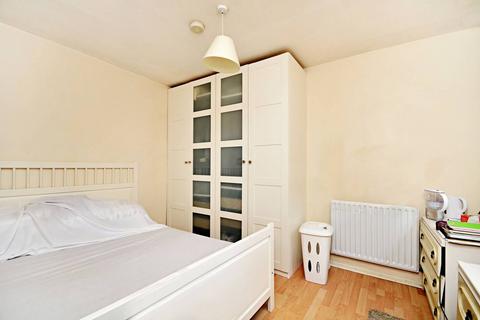 4 bedroom bungalow to rent, Mallard Close, Hackney Wick, London, E9