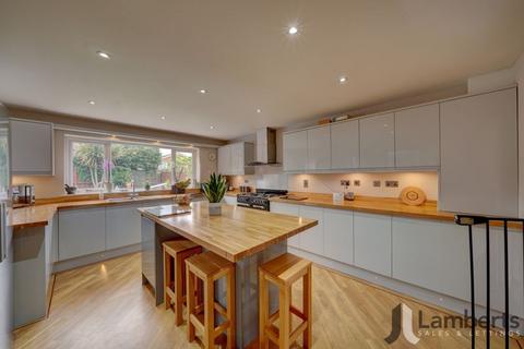 1 Eastnor Close, Redditch, B98 7NW