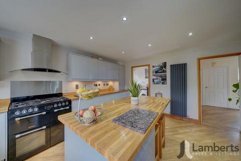 1 Eastnor Close, Redditch, B98 7NW