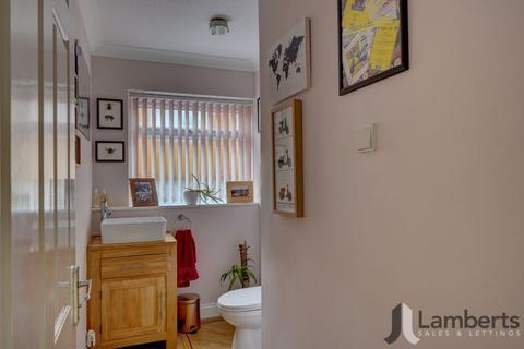 1 Eastnor Close, Redditch, B98 7NW