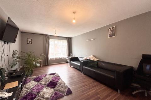 3 bedroom flat for sale, Dishforth Lane, London