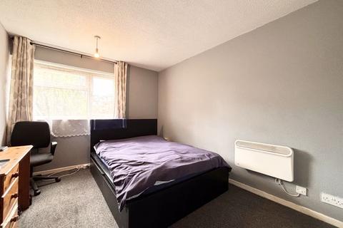 3 bedroom flat for sale, Dishforth Lane, London