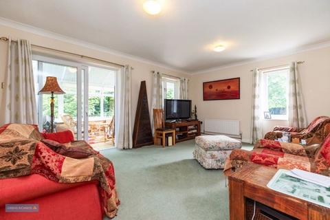 4 bedroom detached house for sale, Killams Crescent, Taunton - good  sized corner plot