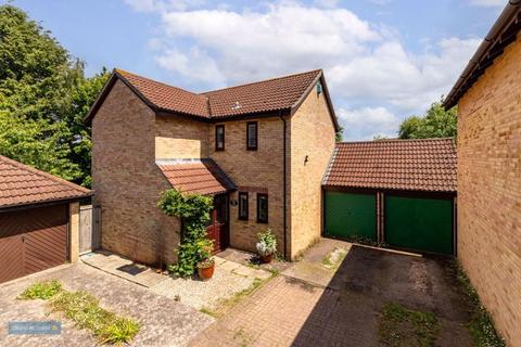 4 bedroom detached house for sale, Killams Crescent, Taunton - good  sized corner plot