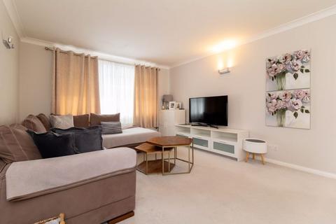 2 bedroom apartment for sale, Kings Court, Beddington Gardens, Wallington