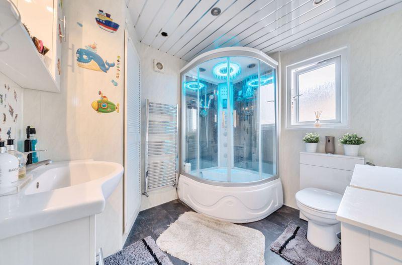 Main bathroom
