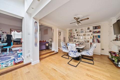 24 Avery Hill Road, London, SE9 2BD
