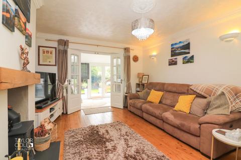 3 bedroom semi-detached house for sale, Broomfield Avenue, Fazeley