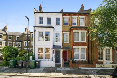 2 bedroom flat to rent, Heyford Avenue, Oval, London, SW8