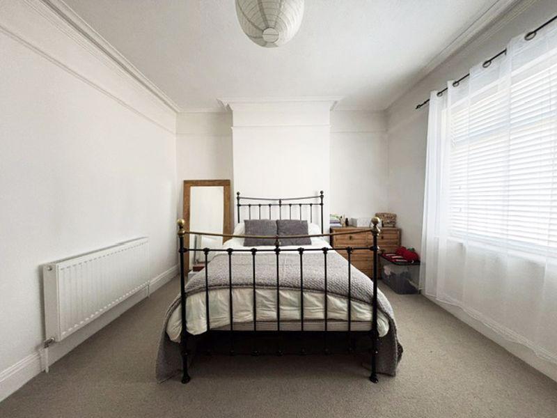 Bedroom 1 photo 2
