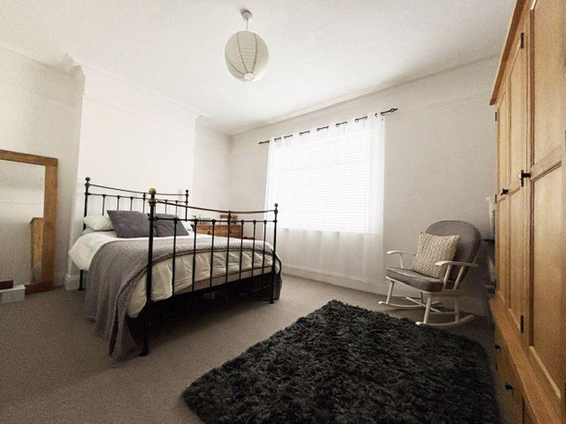 Bedroom 1 photo 3