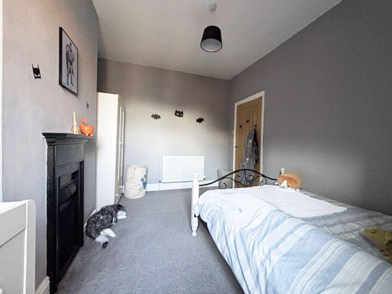 Bedroom 2 photo 1