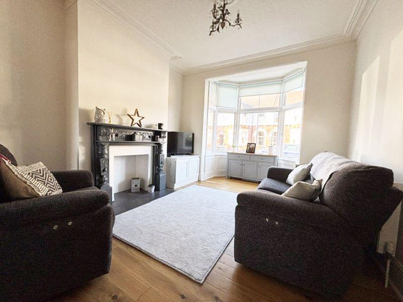 Front room photo 3