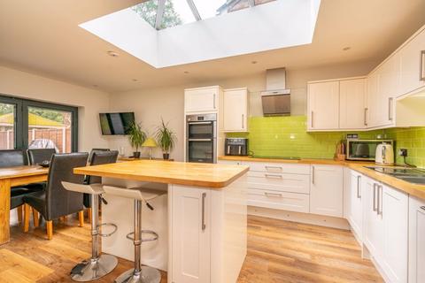 13 Cartmel Drive, Dunstable, LU6 3PT
