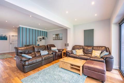 13 Cartmel Drive, Dunstable, LU6 3PT