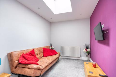 13 Cartmel Drive, Dunstable, LU6 3PT