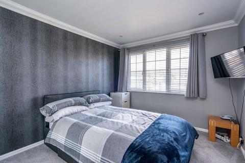 13 Cartmel Drive, Dunstable, LU6 3PT