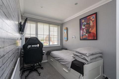 13 Cartmel Drive, Dunstable, LU6 3PT