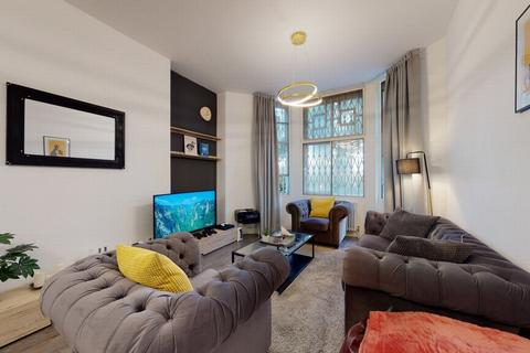 3 bedroom apartment to rent, Bickenhall Mansions, Bickenhall Street, Marylebone, W1U