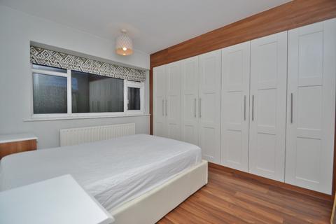 1 bedroom flat to rent, Valley Court, Allerton Grange Vale, Leeds LS17