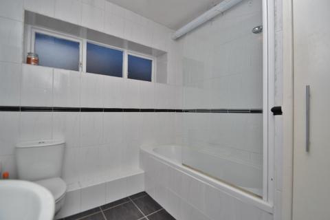 1 bedroom flat to rent, Valley Court, Allerton Grange Vale, Leeds LS17