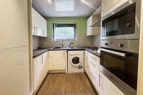 2 bedroom flat for sale, Parsonage Close, Bury