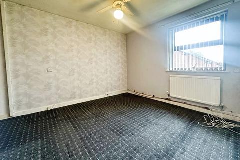 2 bedroom flat for sale, Parsonage Close, Bury