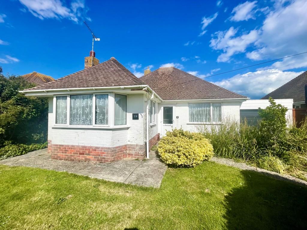 Cheam Road, Rustington 2 bed detached bungalow for sale - £440,000