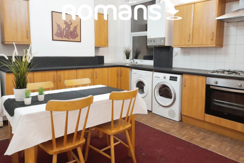 4 bedroom apartment to rent, Gloucester Road, Horfield