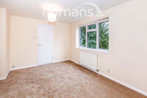 3 bedroom semi-detached house to rent, Wessex Way