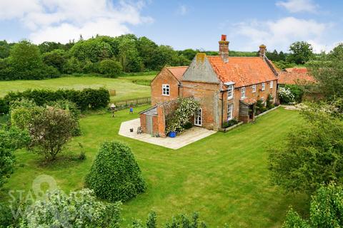 4 bedroom detached house for sale, Manor Farm House, Norwich Road, Woodton