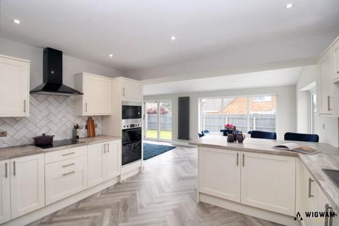 5 bedroom detached house for sale, The Dales, Cottingham, HU16