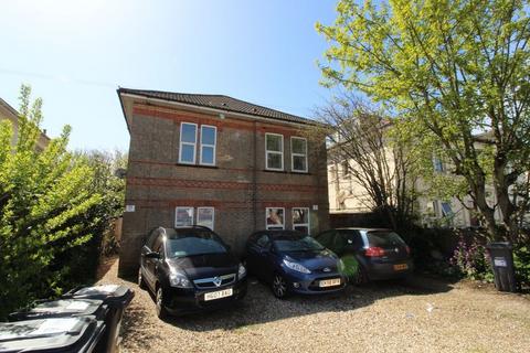 2 bedroom apartment to rent, Southcote Road, Bournemouth