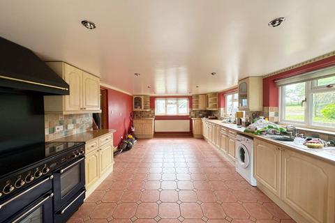 4 bedroom detached house to rent, Claypits, Eastington