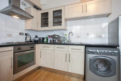 1 bedroom flat to rent, Clapham Common South Side